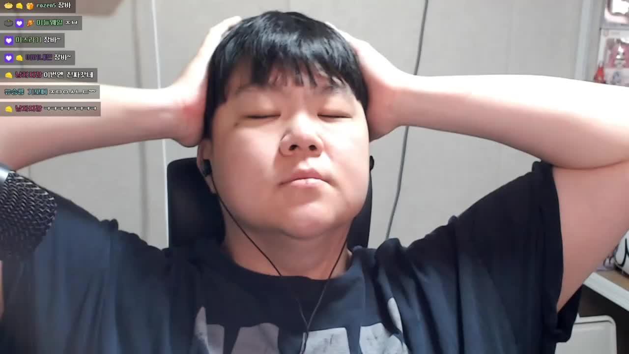 오~늘은 나이트시티를 사-악 훑을꺼에요~