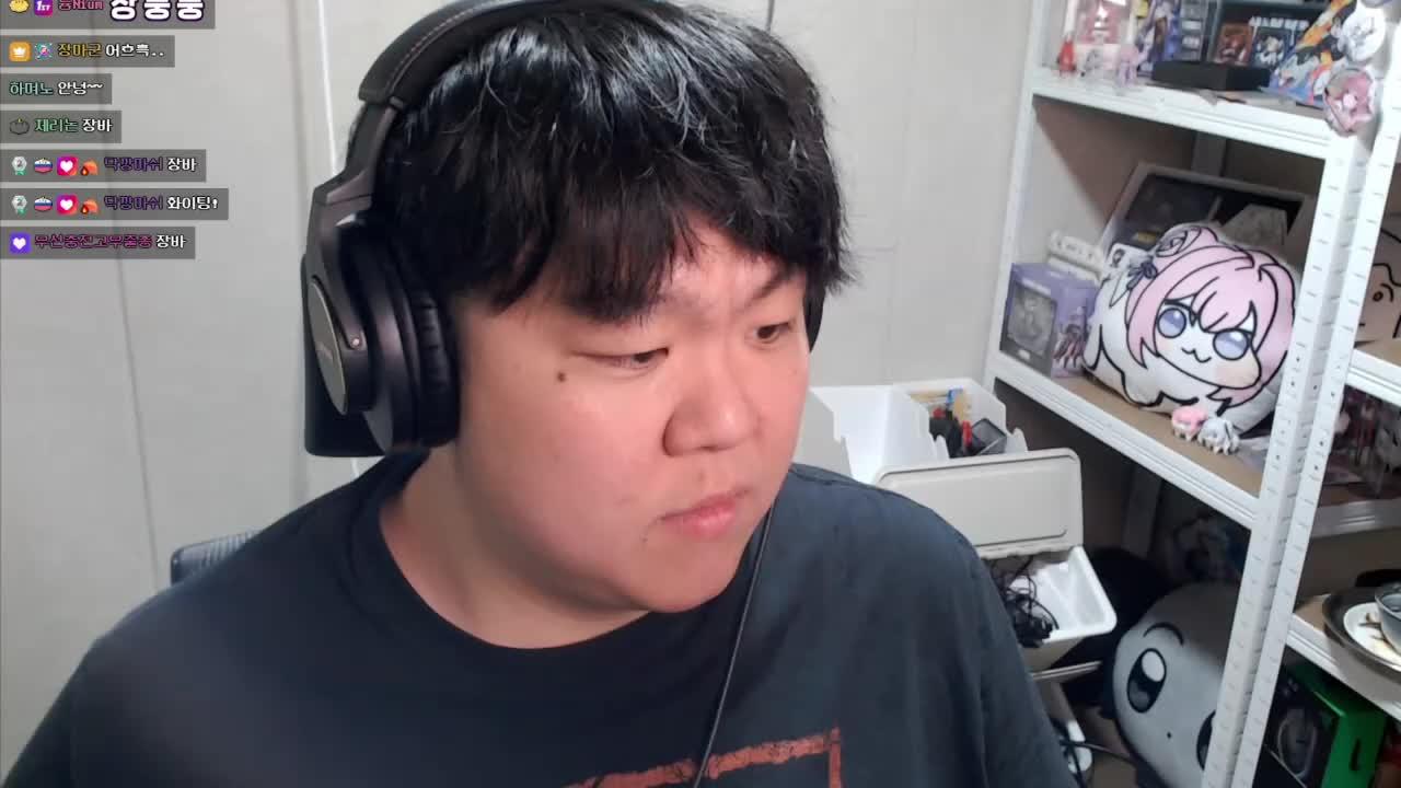 꿈에서 자고 있는데 폰 배우가 나와서 이 세상은 3차원이 아니라면서 손을 내밈. 내민 손을 잡으니까 갑자기 내 침실이 다차원으로 변하면서 폰 배우가 닥터 맨하튼 마냥 푸른색..