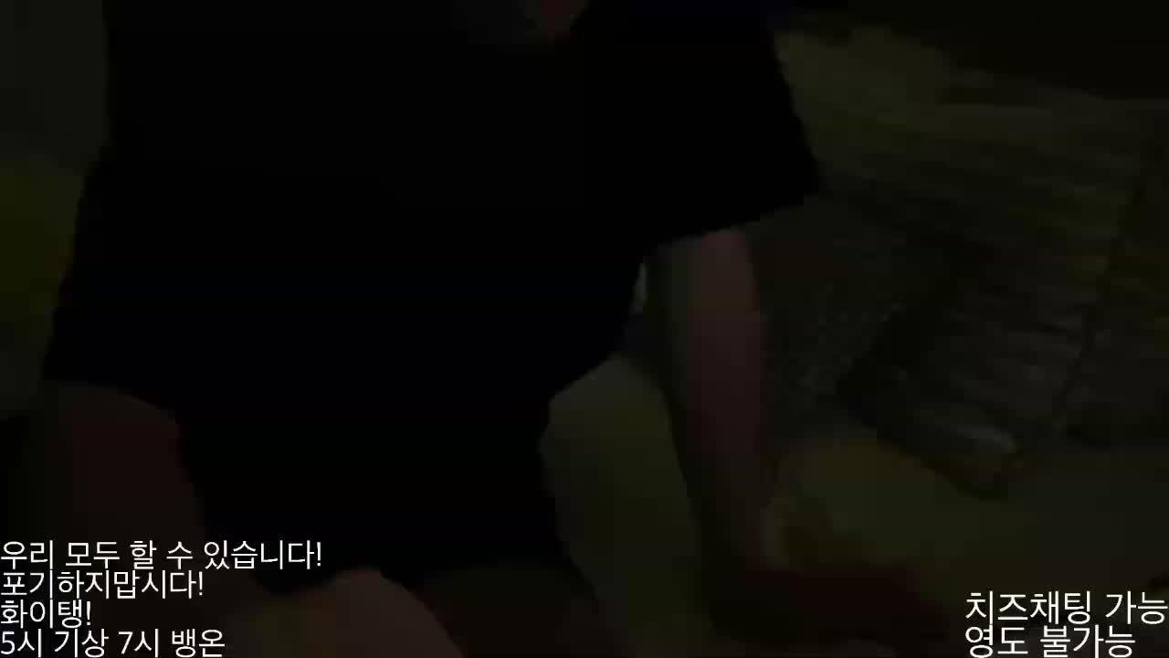 🐶5시에 일어나 버피테스트를 조지고 7시에 뱅온 후 마크를 하며 저챗을 하고 9시에 뽀짝호수마을 레이싱 대회 참여 후 청결한 마을을 위해 재판을 참여하여 부패 경찰 척결