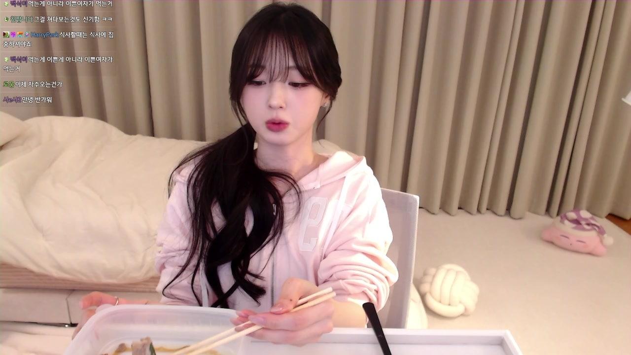 유아 YooA 라이브 썸네일